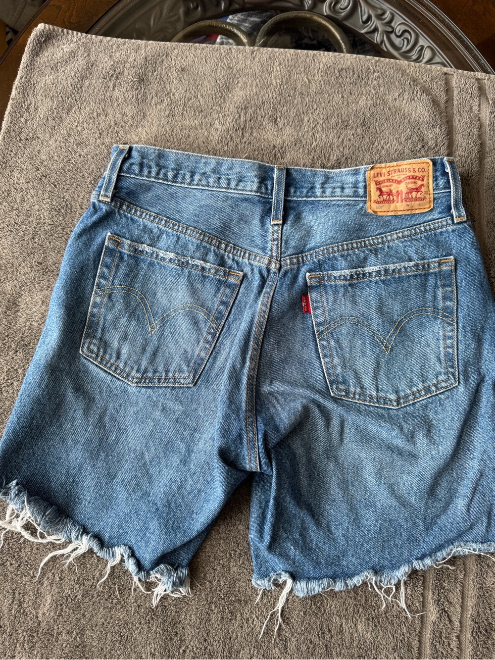 Levi's 501 Classic Blue Straight Denim Jeans Shorts-size W28 - Picture 2 of 11
